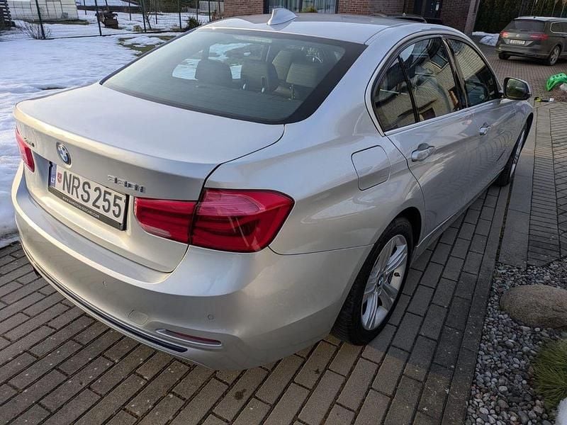 Gebraucht BMW 330 Luxury Line 252 PS (185 kW) 2018 Silber Limousine
