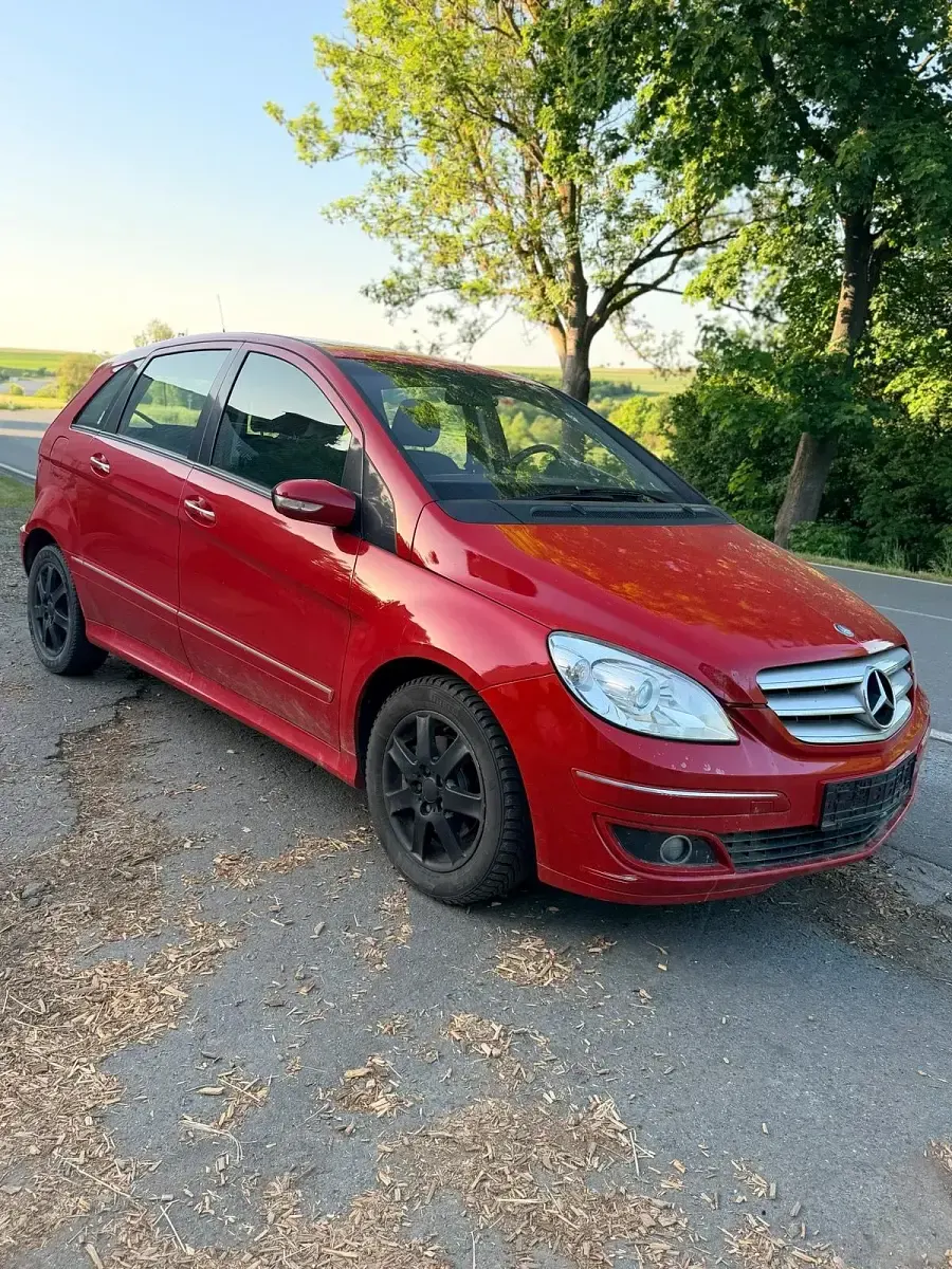 Gebraucht Mercedes B200 108 PS (79 kW) 2006 Rot Van / Kleinbus
