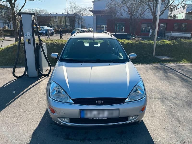 Gebraucht Ford Focus Ghia 100 PS (73 kW) 2000 Limousine