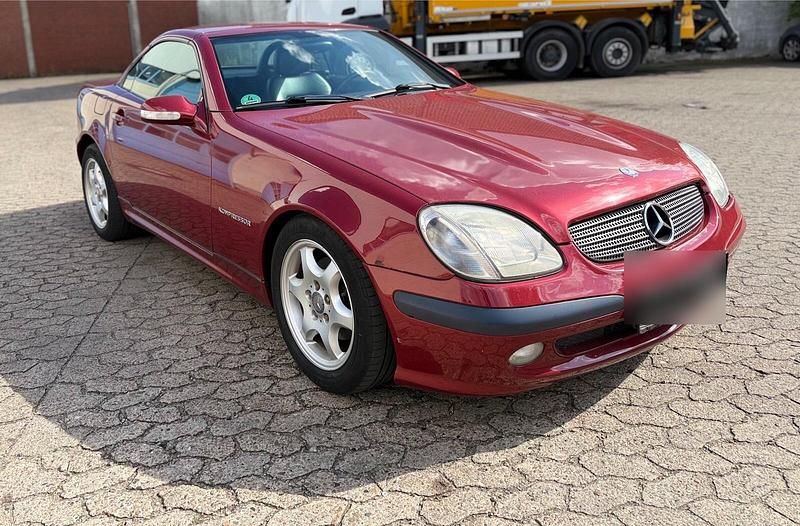 Rot Gebraucht 2001 Mercedes SLK200 Cabrio | 2.700 € (Guter Preis) - Bild 1/4