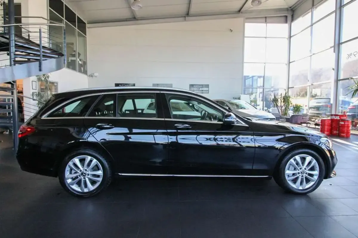 Gebraucht Mercedes C300 Business 194 PS (142 kW) 2021 Obsidianschwarz Kombi