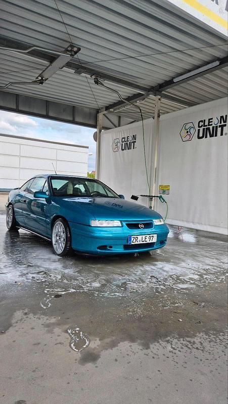 Blau Gebraucht 1997 Opel Calibra Edition Coupé | 11.900 € - Bild 1/4