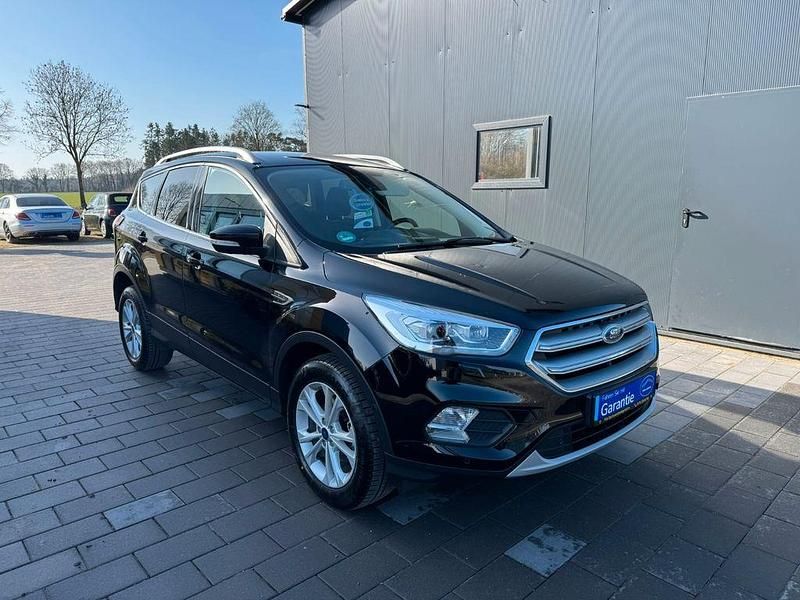 Gebraucht Ford Kuga Titanium 150 PS (110 kW) 2018 Schwarz SUV