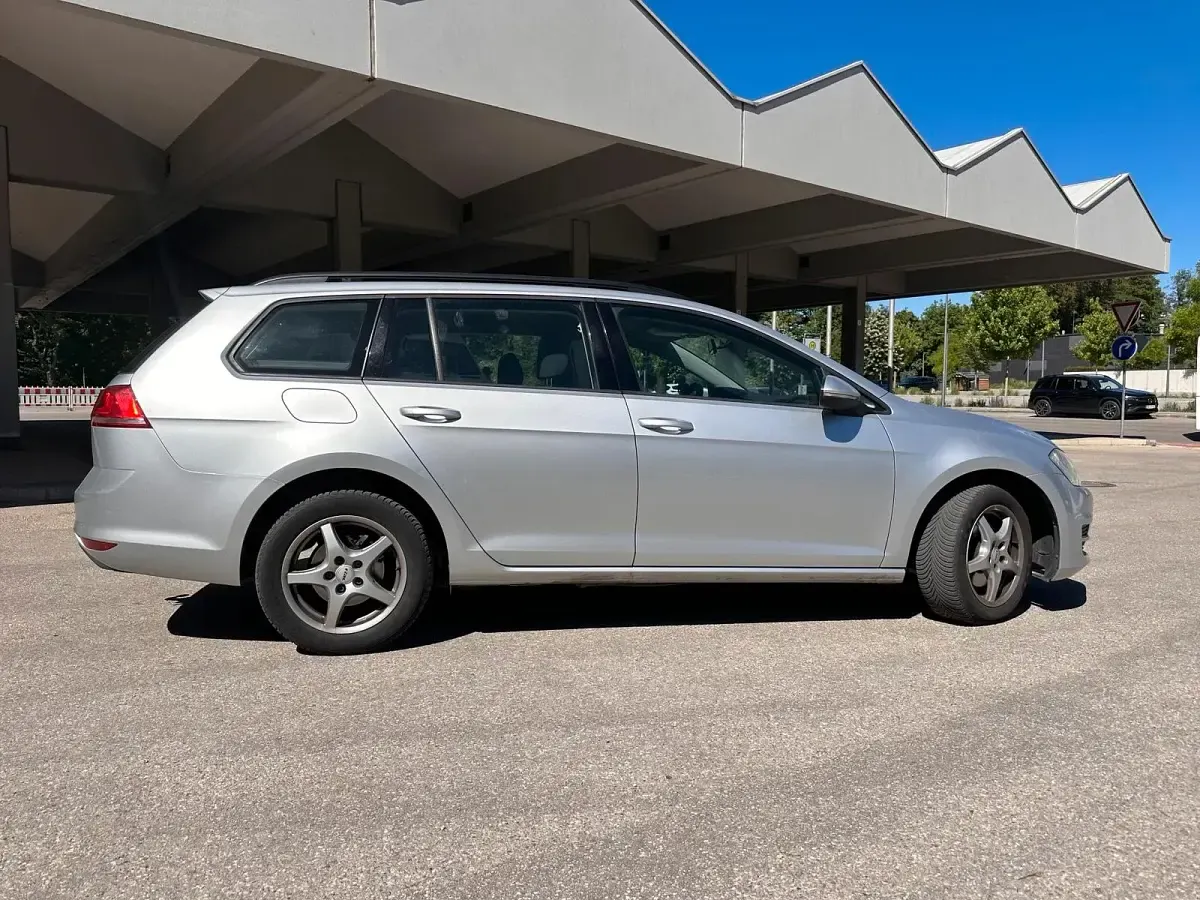 Gebraucht VW Golf VII 110 PS (80 kW) 2026 Silber Kombi