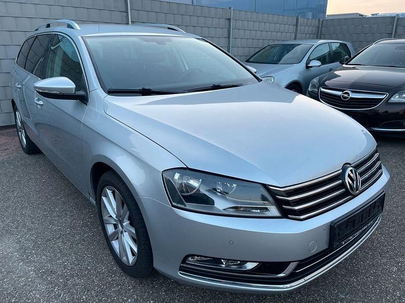 Silber Gebraucht 2014 VW Passat Highline Limousine | 9.900 € (Guter Preis) - Bild 1/4