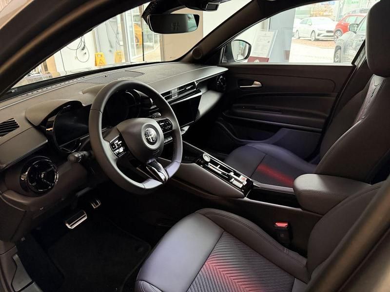 Neu Alfa Romeo Junior 145 PS (106 kW) 2026 Beige SUV