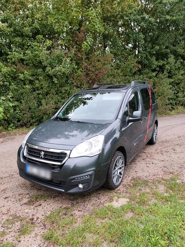Gebraucht 2017 Peugeot Partner Tepee Allure Van / Kleinbus | 8.499 € (Fairer Preis) - Bild 1/4