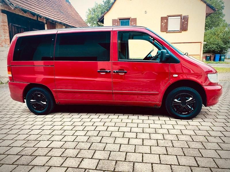 Rot Gebraucht 2001 Mercedes Vito Van / Kleinbus | 3.000 € - Bild 1/4