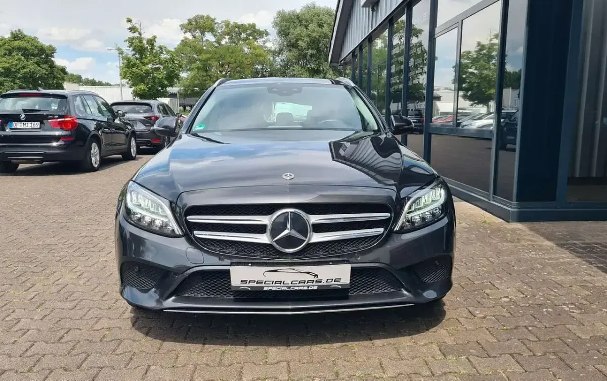Gebraucht Mercedes C200 Avantgarde 160 PS (117 kW) 2021 Graphitgrau Kombi