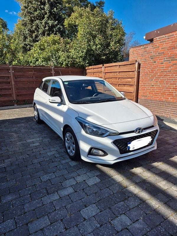 Weiß Gebraucht 2020 Hyundai i20 Active Kleinwagen | 8.500 € (Guter Preis) - Bild 1/4