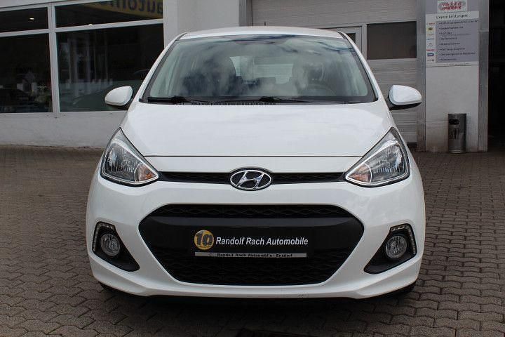 Gebraucht Hyundai i10 67 PS (49 kW) 2014 Weiß Kleinwagen