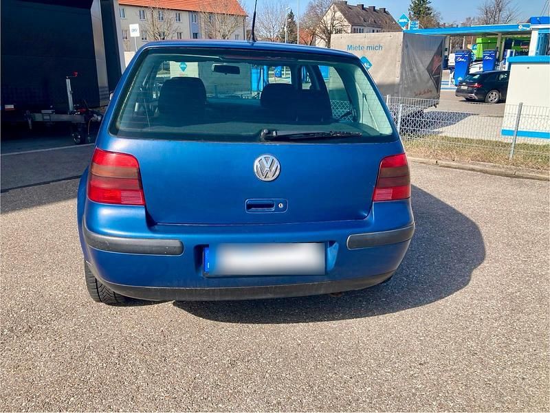 Gebraucht VW Golf IV 75 PS (55 kW) 2001 Blau Kleinwagen