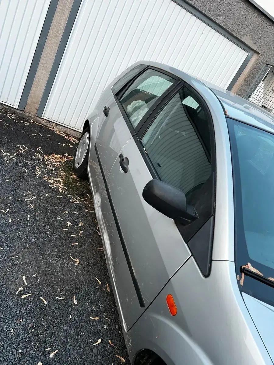 Gebraucht Ford Fiesta 59 PS (43 kW) 2005 Grau Kleinwagen