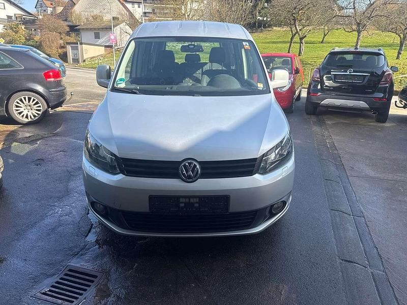 Gebraucht VW Caddy Trendline 105 PS (77 kW) 2012 Reflexsilber metallic Van / Kleinbus