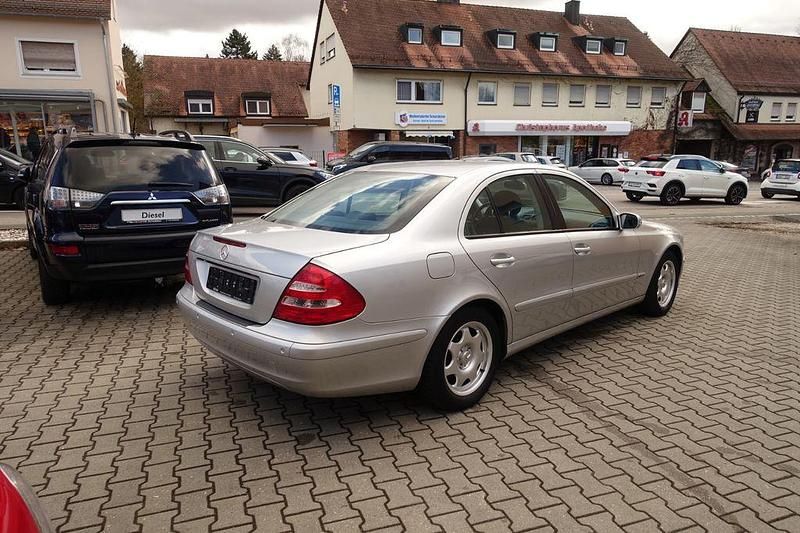 Gebraucht Mercedes E200 163 PS (119 kW) 2005 Silber Limousine