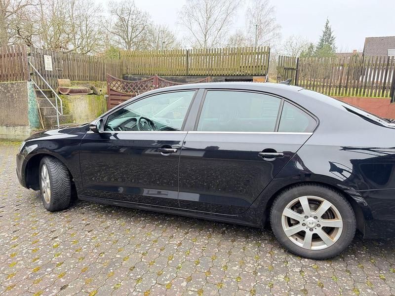 Gebraucht VW Jetta Highline 160 PS (117 kW) 2013 Schwarz Limousine