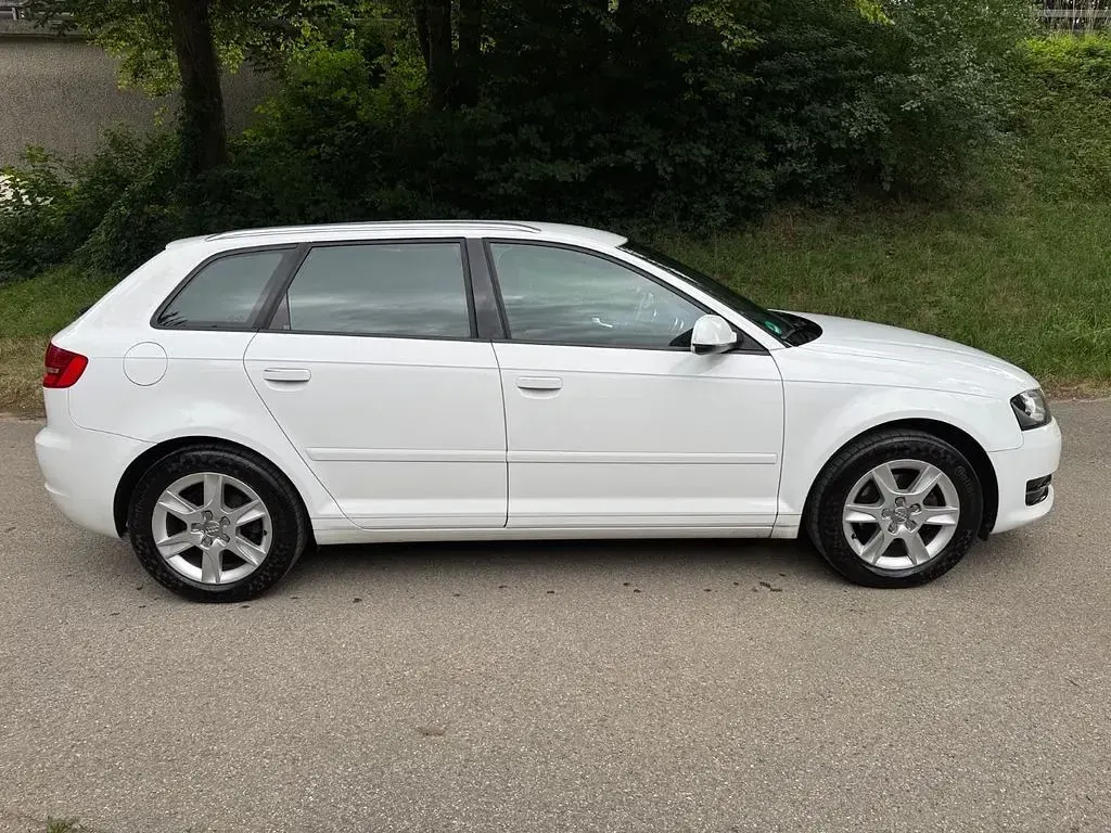 Gebraucht Audi A3 Attraction 105 PS (77 kW) 2010 Weiß Kleinwagen