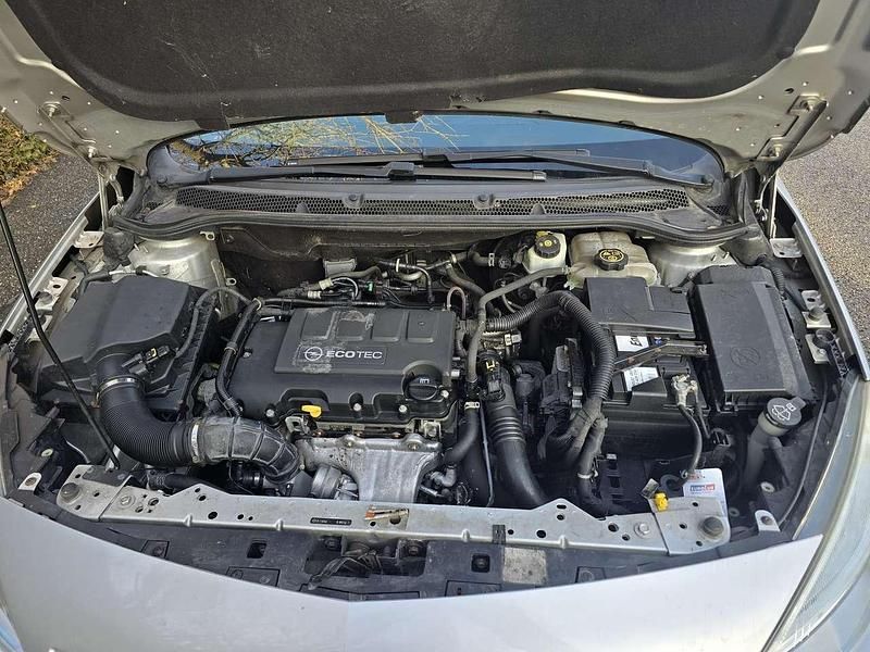 Gebraucht Opel Astra 140 PS (102 kW) 2012 Silber Kombi