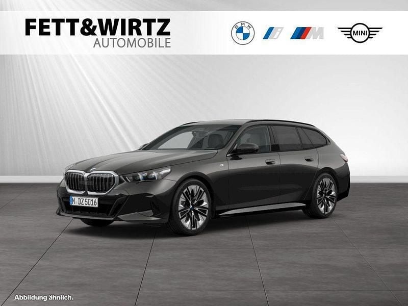 Sophistograu brillanteffekt Gebraucht 2024 BMW 520 M Sport Kombi | 53.888 € (Superpreis) - Bild 1/3