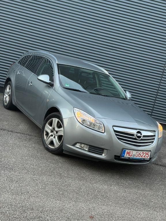 Gebraucht Opel Insignia Edition 160 PS (117 kW) 2011 Silber Kombi