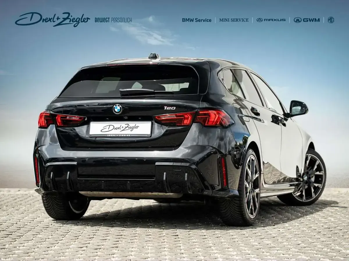Gebraucht BMW 120 M Sport 170 PS (125 kW) 2025 Saphirschwarzmetallic Kleinwagen