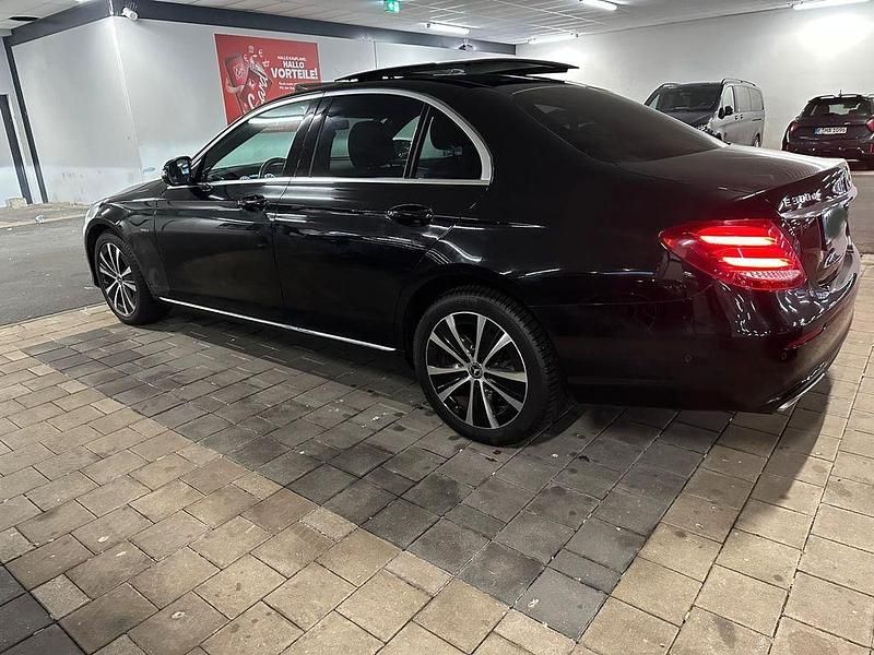 Schwarz Gebraucht 2020 Mercedes E300 Limousine | 33.800 € (Etwas zu teuer) - Bild 1/4