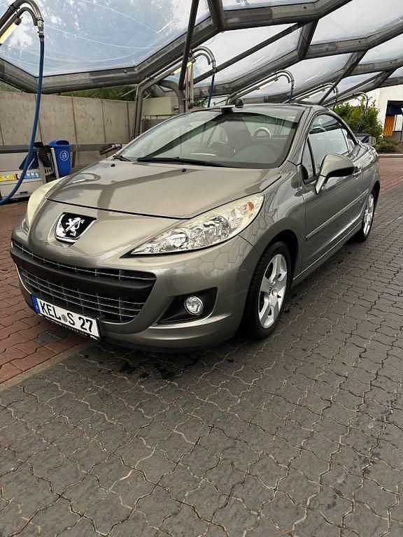 Grau Gebraucht 2011 Peugeot 207 CC Platinum Cabrio | 3.300 € (Guter Preis) - Bild 1/4