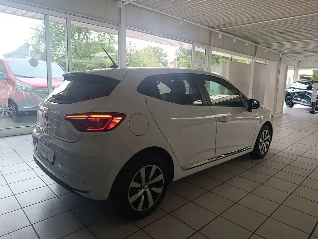 Gebraucht Renault Clio V Evolution 67 PS (49 kW) 2023 Weiß Limousine