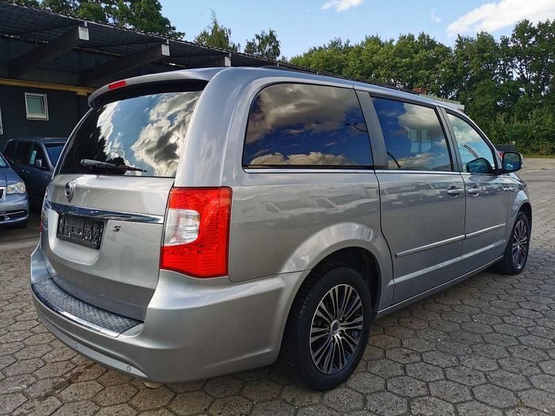 Gebraucht Lancia Voyager S 177 PS (130 kW) 2015 Silber Van / Kleinbus