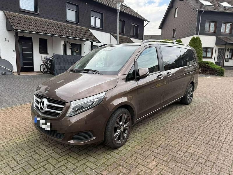 Gebraucht Mercedes V220 Edition 190 PS (139 kW) 2017 Braun Van / Kleinbus