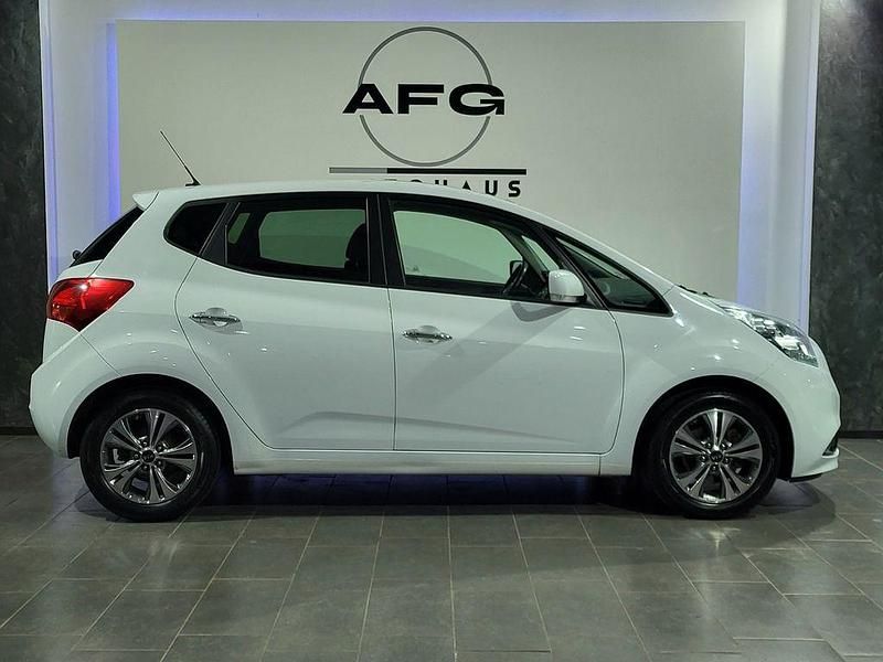 Gebraucht Kia Venga DREAM-TEAM Edition 90 PS (66 kW) 2016 Weiß Kleinwagen