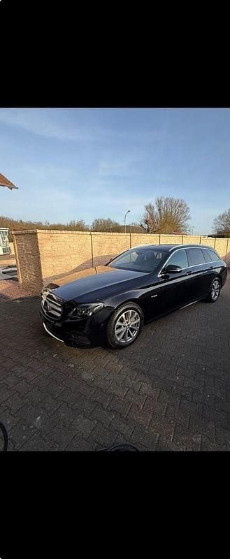 Gebraucht Mercedes E220 194 PS (142 kW) 2018 Schwarz Kombi