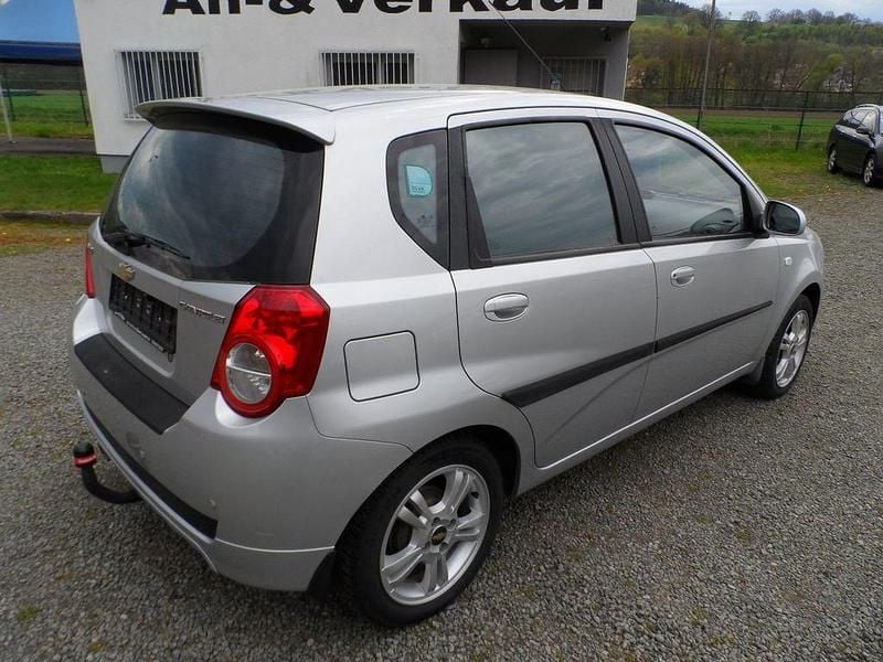 Gebraucht Chevrolet Aveo LT 101 PS (74 kW) 2009 Silber Kleinwagen