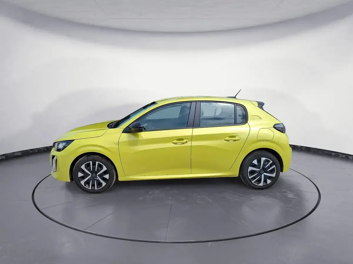 Gebraucht Peugeot 208 Active 101 PS (74 kW) 2024 Kleinwagen