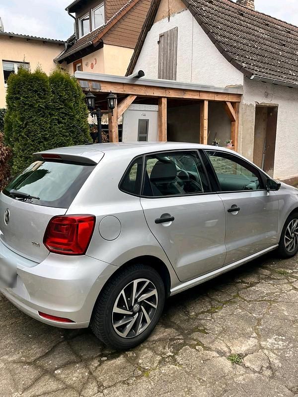 Gebraucht VW Polo 75 PS (55 kW) 2016 Silber Kleinwagen