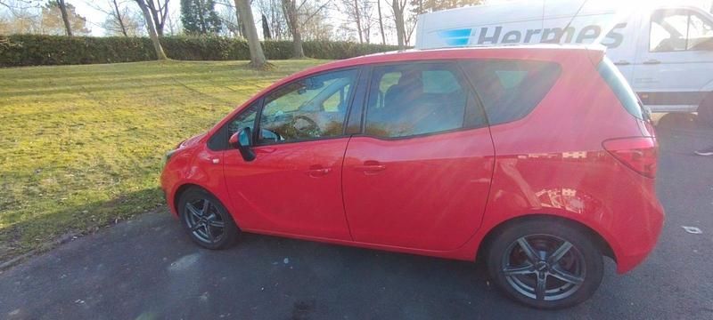 Second-hand Opel Meriva 2012 Roșu Monovolum