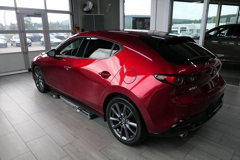Neu Mazda 3 Exclusive 140 PS (102 kW) 2026 Rot Limousine