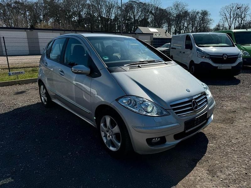 Silber Gebraucht 2005 Mercedes A180 Avantgarde Limousine | 4.400 € (Fairer Preis) - Bild 1/4
