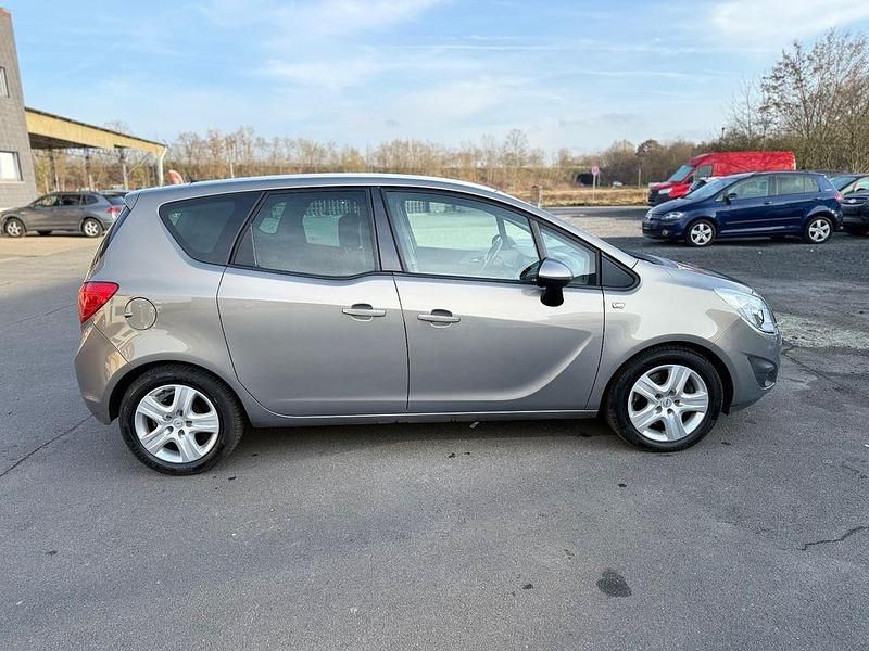 Gebraucht Opel Meriva Design Edition 101 PS (74 kW) 2011 Grau Van / Kleinbus