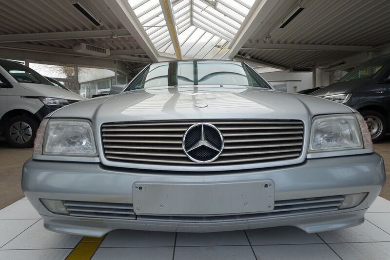 Silber Gebraucht 1992 Mercedes SL300 Cabrio | 19.990 € - Bild 1/4