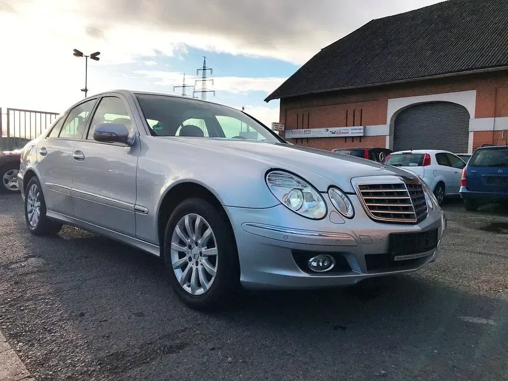 Second-hand Mercedes E220 170 CP (125 kW) 2006 Argintiu Berlinǎ