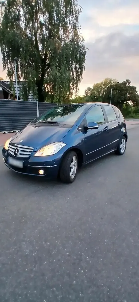 Gebraucht Mercedes A180 109 PS (80 kW) 2009 Blau Kleinwagen
