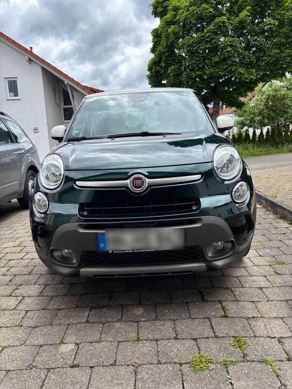 Grün Gebraucht 2015 Fiat 500L Cross Van / Kleinbus | 8.980 € - Bild 1/4