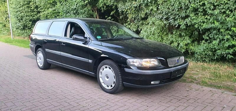 Schwarz Gebraucht 2002 Volvo V70 Kombi | 1.099 € - Bild 1/4