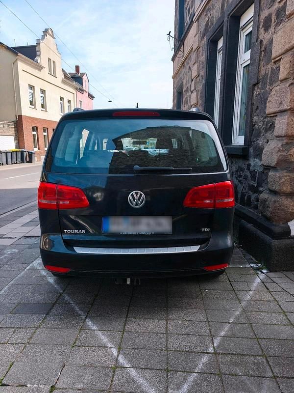 Gebraucht VW Touran 105 PS (77 kW) 2013 Schwarz Van / Kleinbus