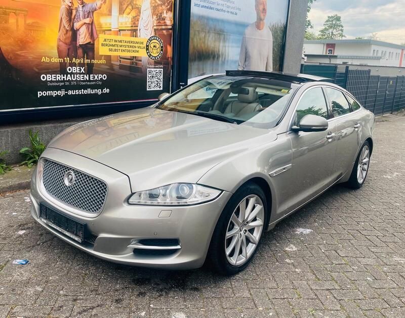 Gold Gebraucht 2011 Jaguar XJ Luxury Limousine | 13.950 € - Bild 1/4