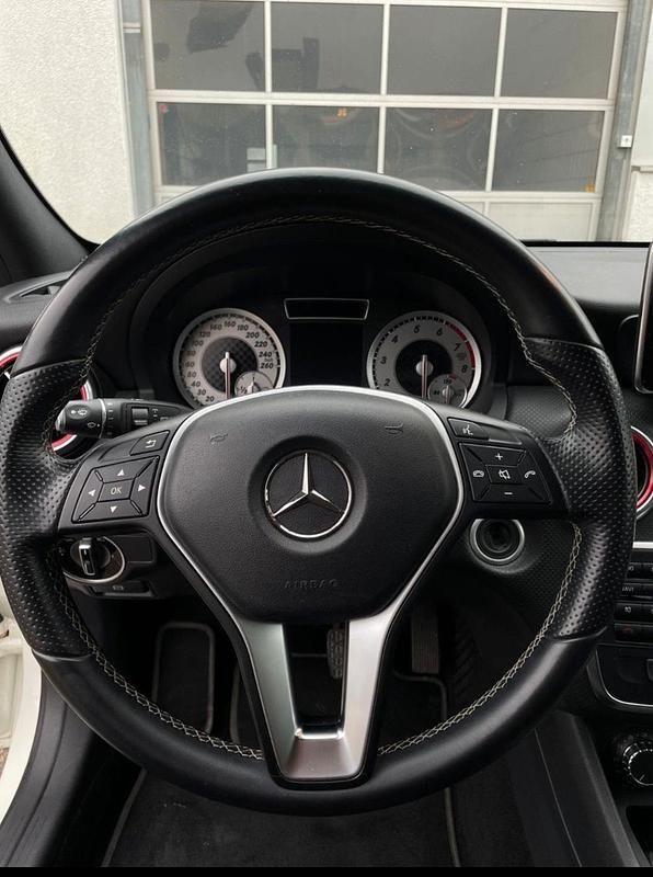 Gebraucht Mercedes A180 Style 122 PS (89 kW) 2013 Weiß Limousine