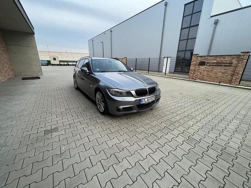 Grau Gebraucht 2011 BMW 325 M Sport Kombi | 9.490 € (Fairer Preis) - Bild 1/4