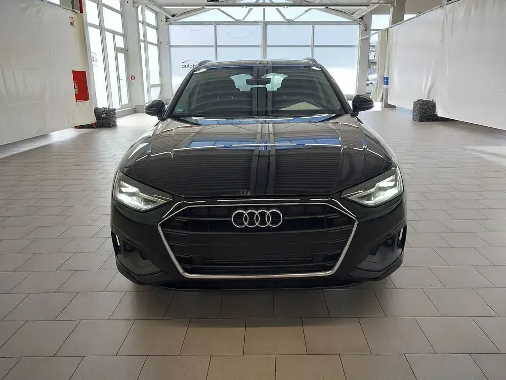 Second-hand Audi A4 150 CP (110 kW) 2023 Negru Berlinǎ