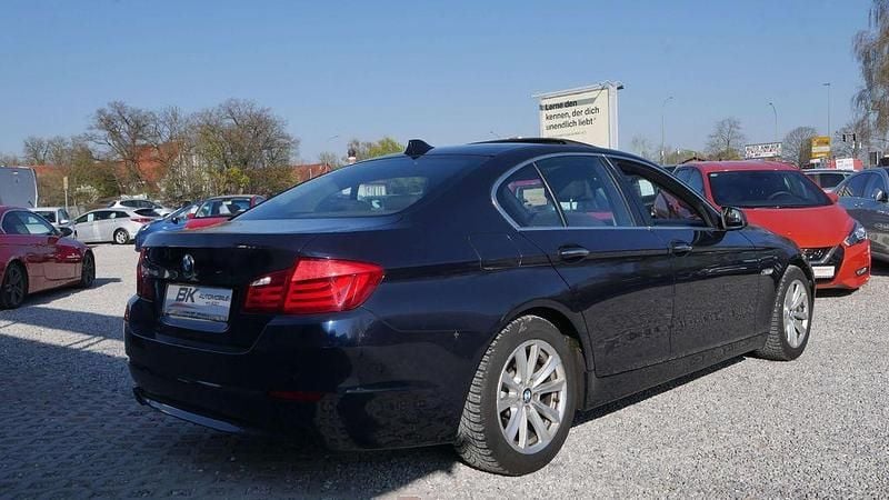 Second-hand BMW 525 204 CP (150 kW) 2011 Albastru Berlinǎ
